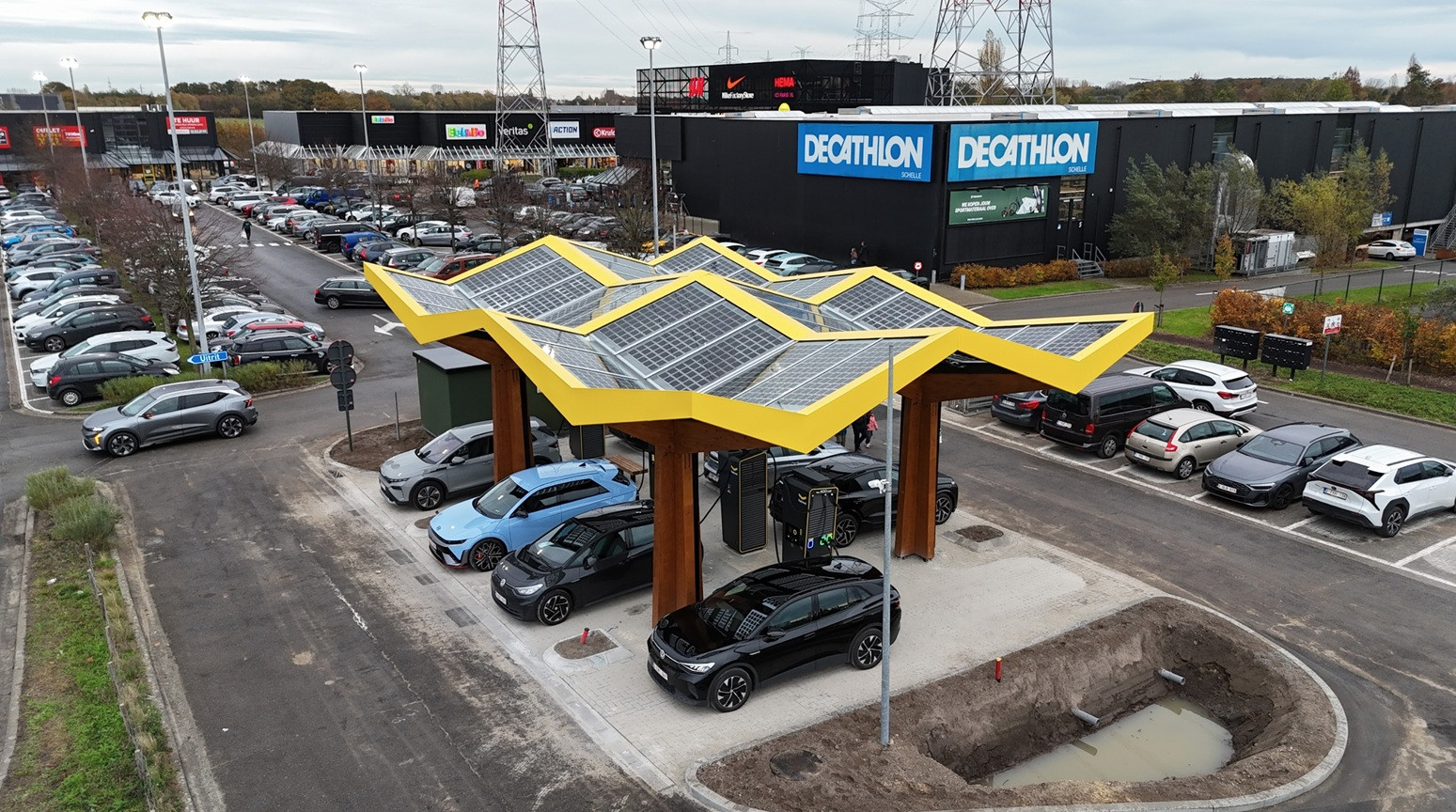 Fastned opent snellaadstation langs de A12 in Schelle