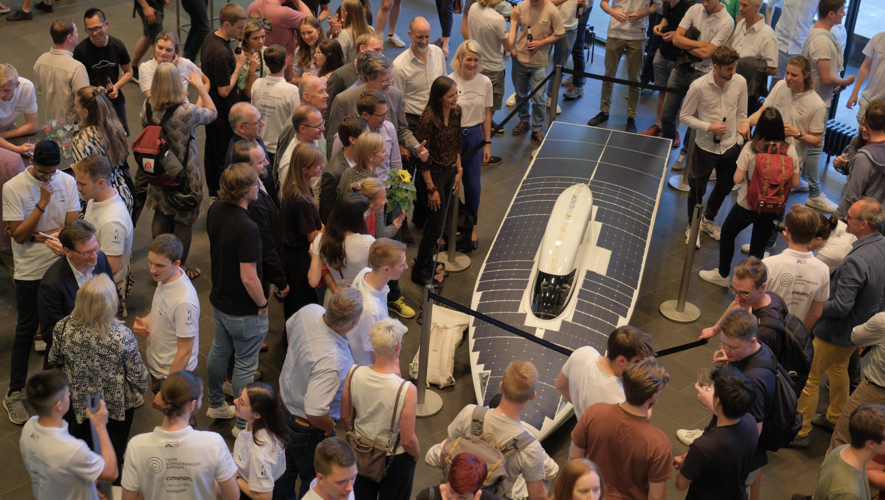 Documentary-film-of-SONNENWAGEN-celebrates-world-premiere_Ausstellung