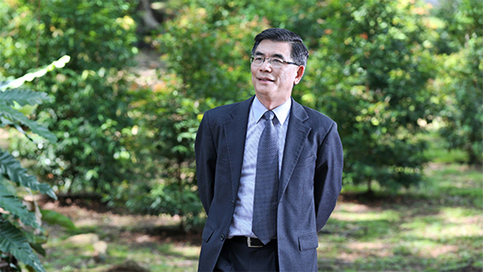 Prof Lam Khee Poh