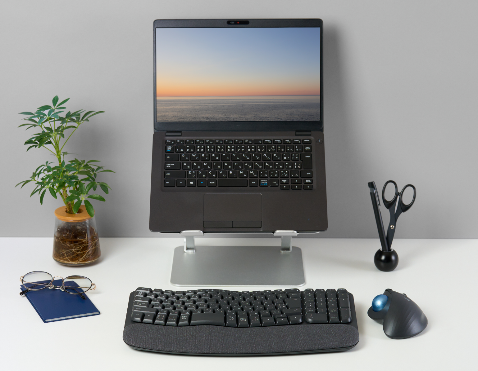 コンパクトで人間工学に基づきデザインされたエントリーモデル エルゴノミックキーボード「WAVE KEYS K820」発売