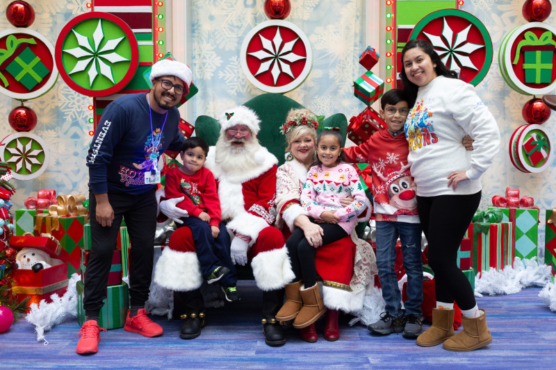 231209-ChristmasExtravaganza-4198_lowres