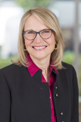 Karen Love headshot 1020