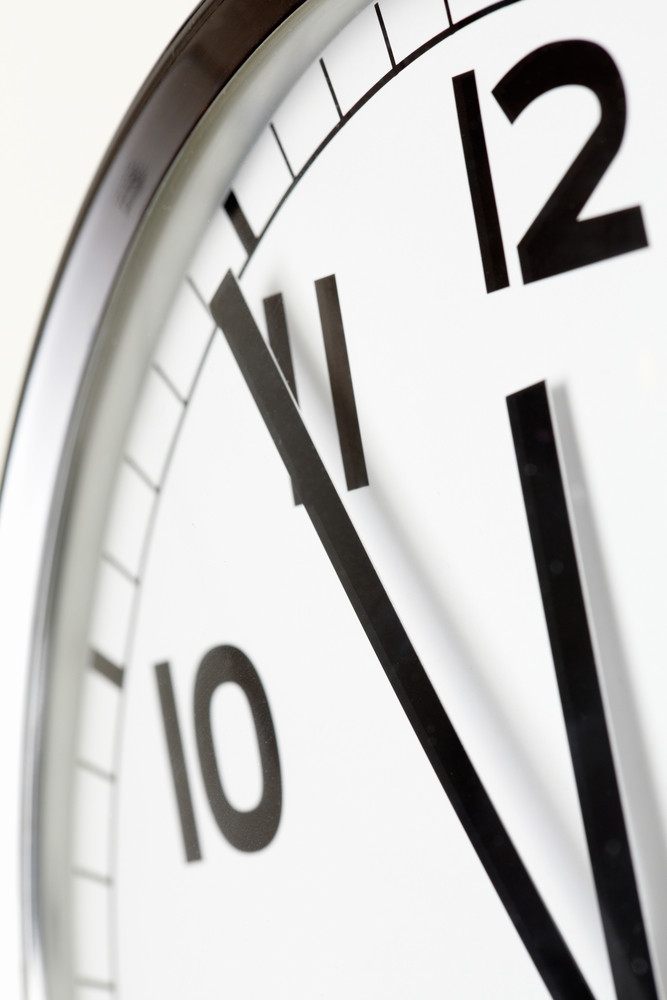 photo-clock-showing-five-minutes-450w-74693332.jpg