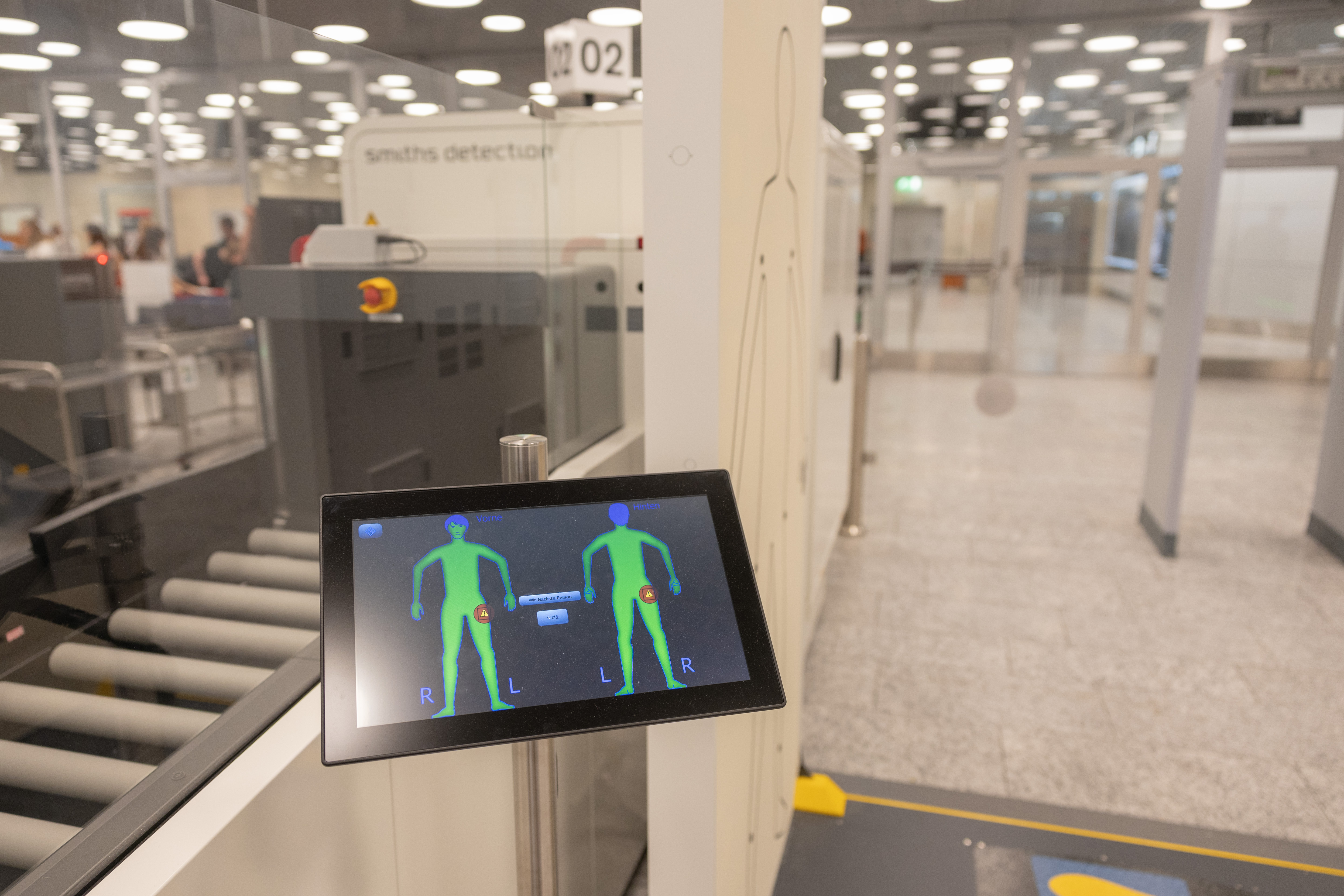 Der Scanner Flughafen Zürich AG stellt die ersten CT-Scanner bereit