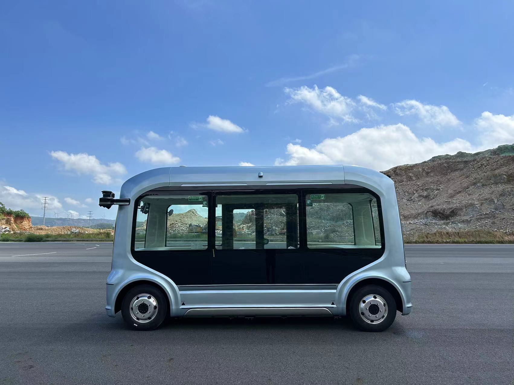 Park Inn Zurich Airport Shuttle Bus newsroom.flughafen-zuerich.ch