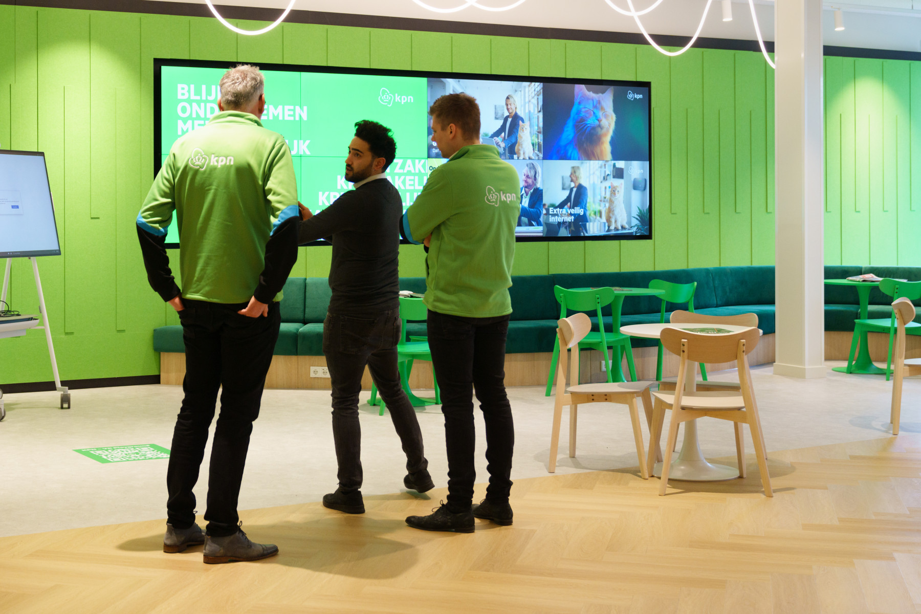 KPN makes AI knowledge available in stores