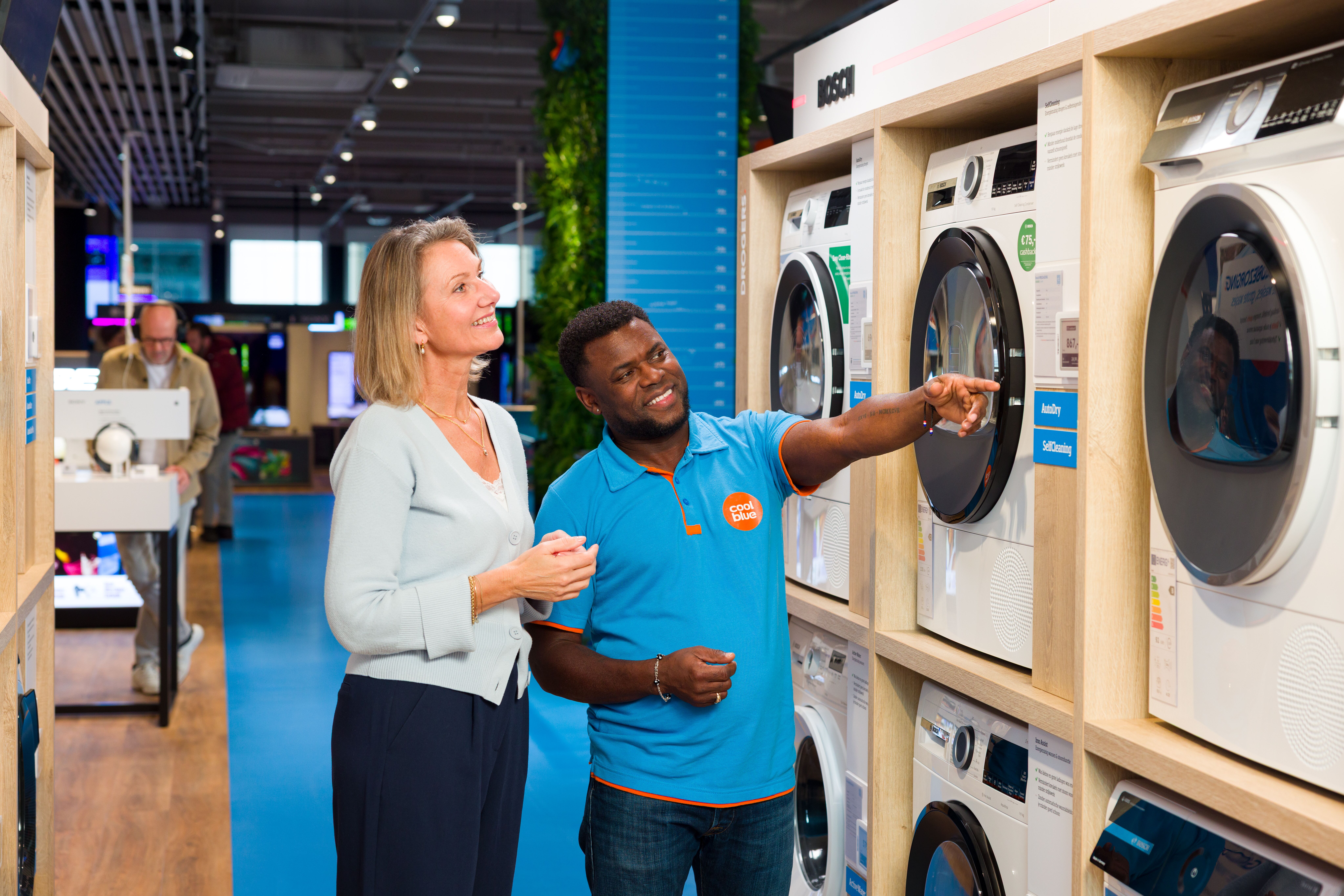 Coolblue boekt opnieuw recordomzet en wil nog minstens 10 extra winkels