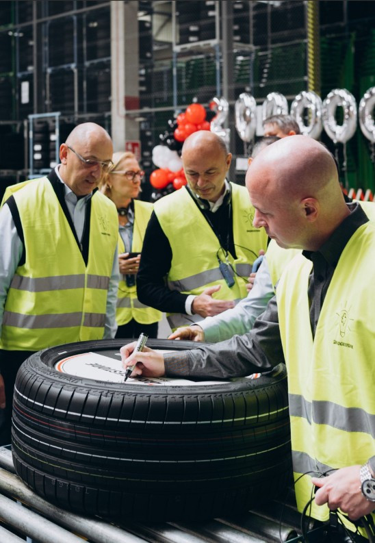 Bridgestone Werk Poznań feiert Produktion von 200 Millionen Reifen_3