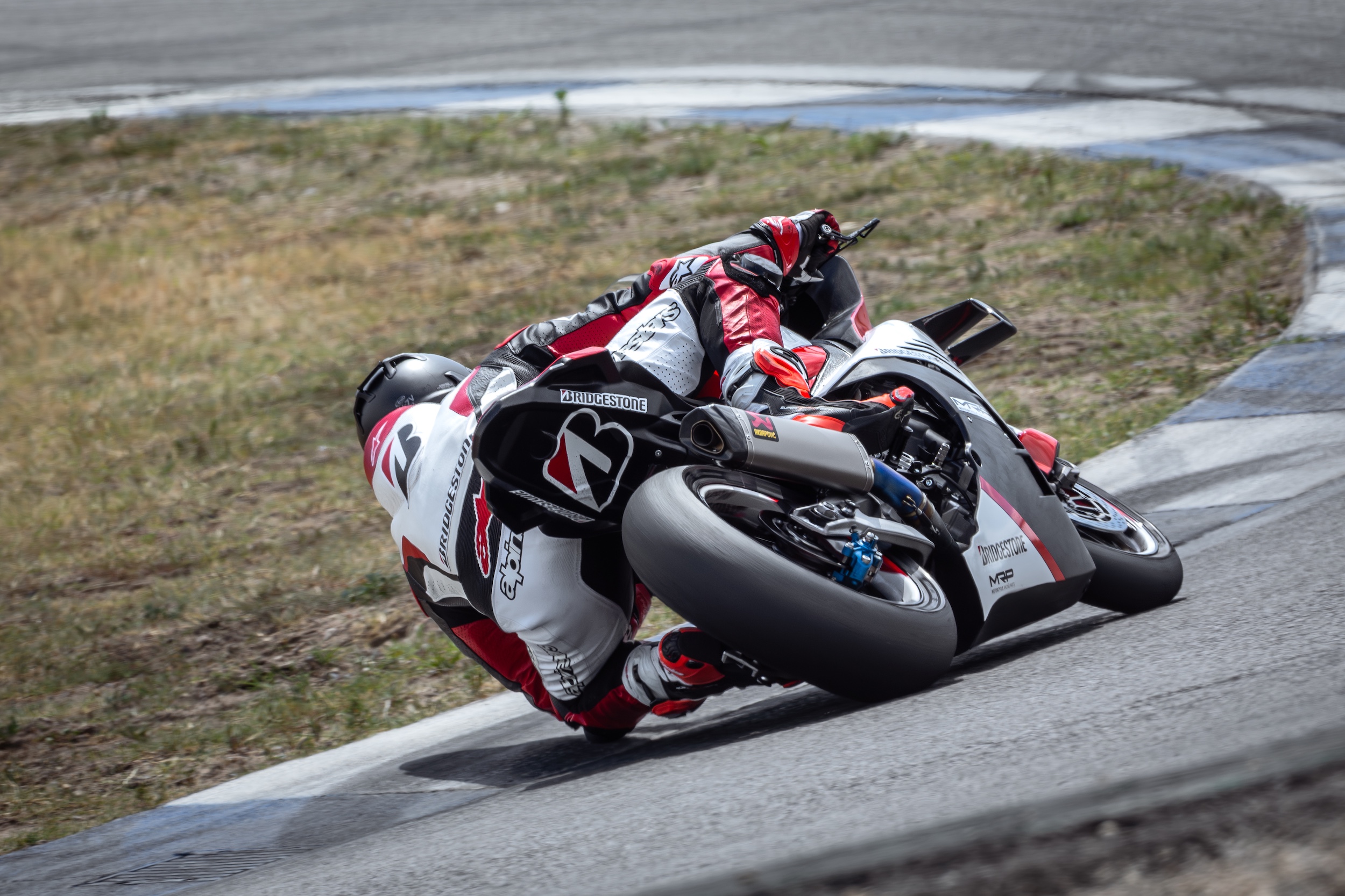 Bridgestone launcht neuen Racing Battlax V03 Slick-Motorradreifen