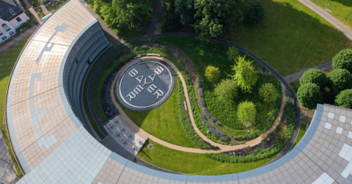 Bayer confirms 2025 Group outlook, progresses on strategic priorities