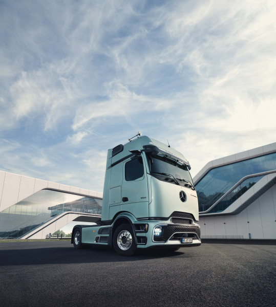 Camion Solido Mercedes Actros L 2023 Blanc, échelle 1/24, Neuf Sous Boîte - S2400203