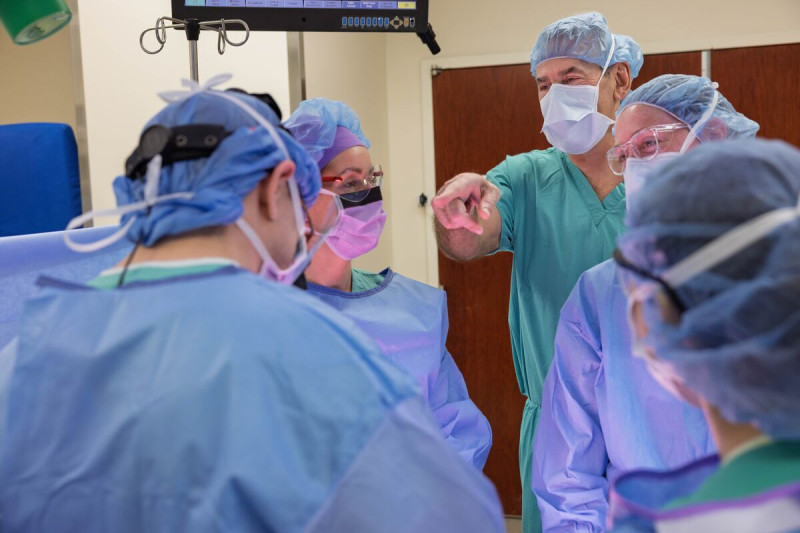Dr. Michael Rosen in surgery (center)