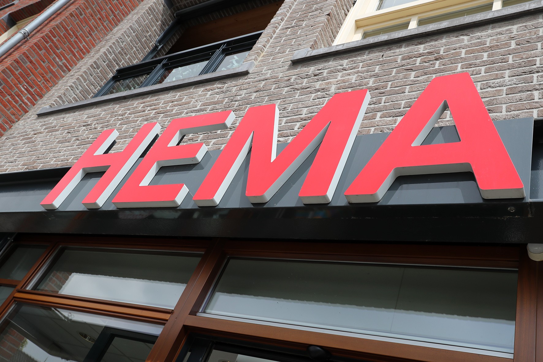 Loonsverhoging van 10,15 voor HEMA medewerkers