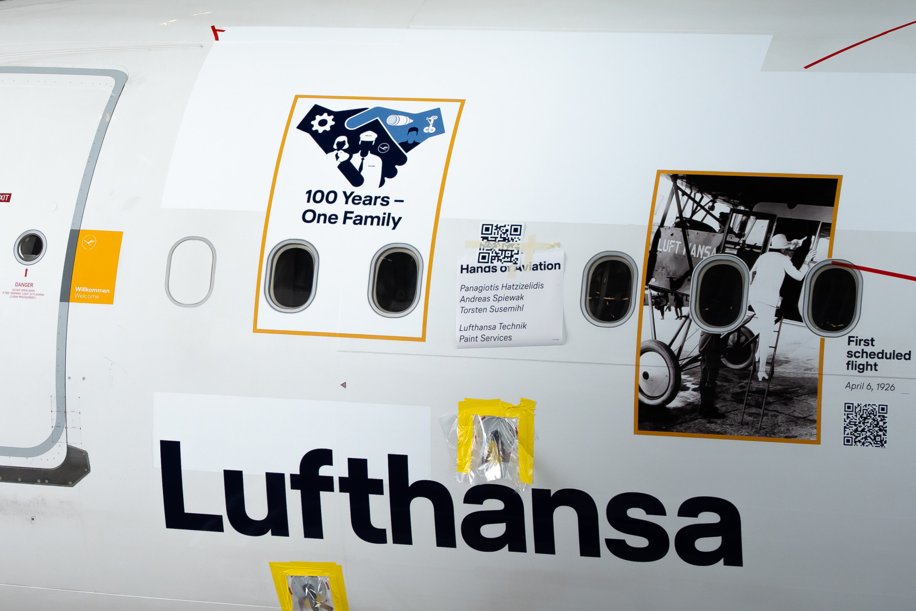 Employees design a Lufthansa aircraft for the anniversary