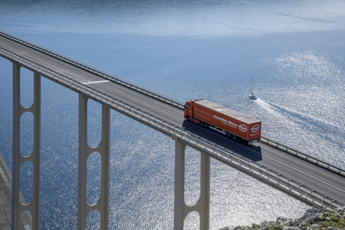 1_truck.jpg
