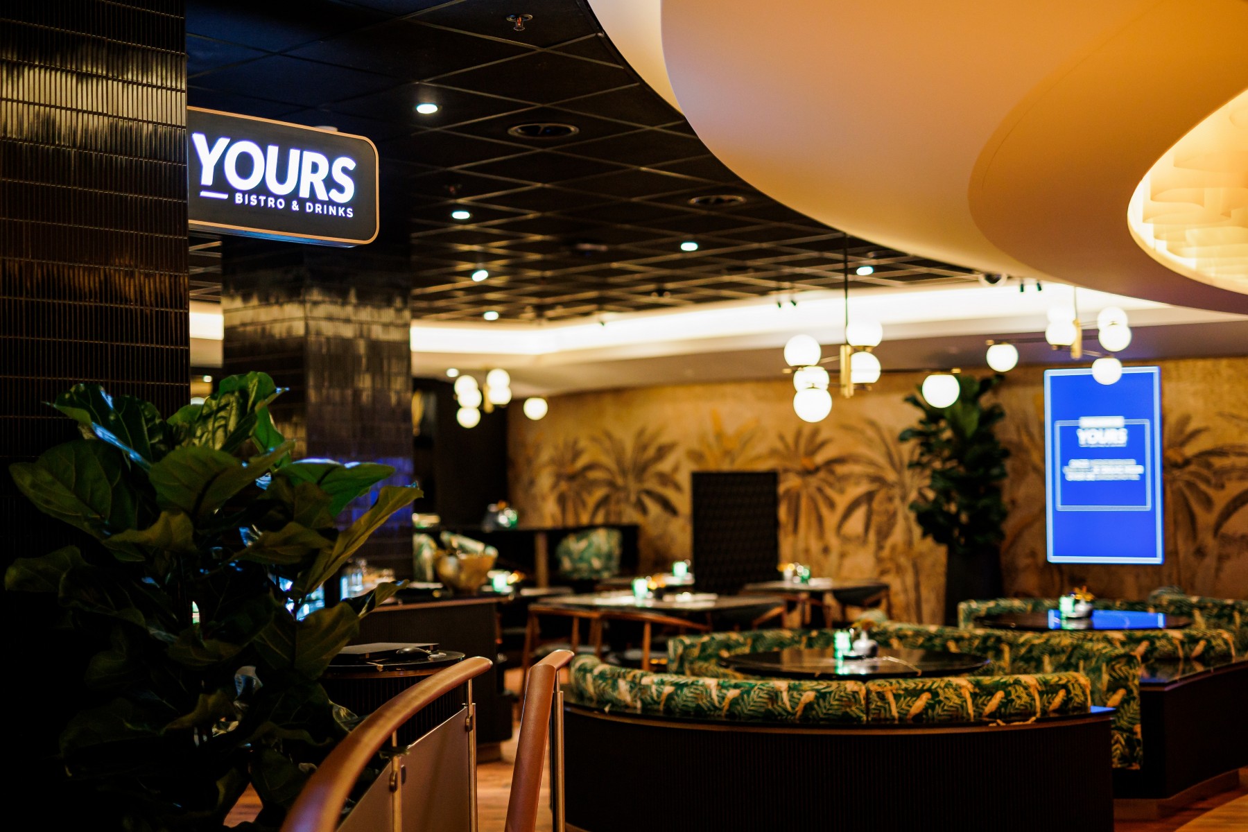 YOURS Bistro & Drinks sfeer overzicht