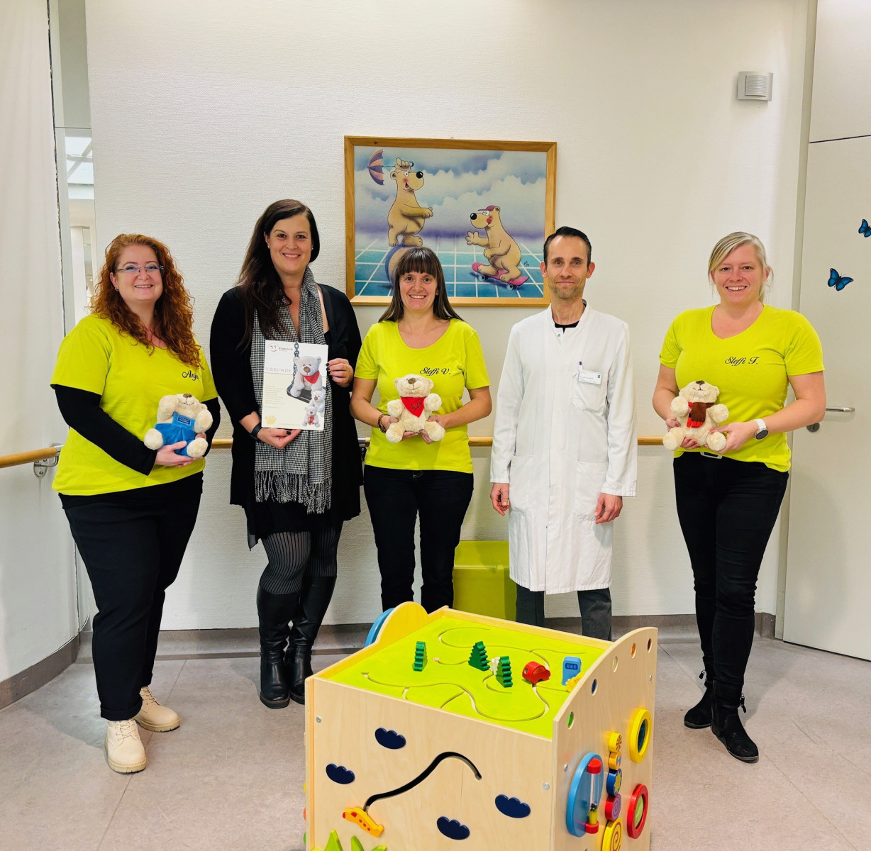 Spenden&uuml;bergabe vom Kleiderbasarteam an die Kinderklinik