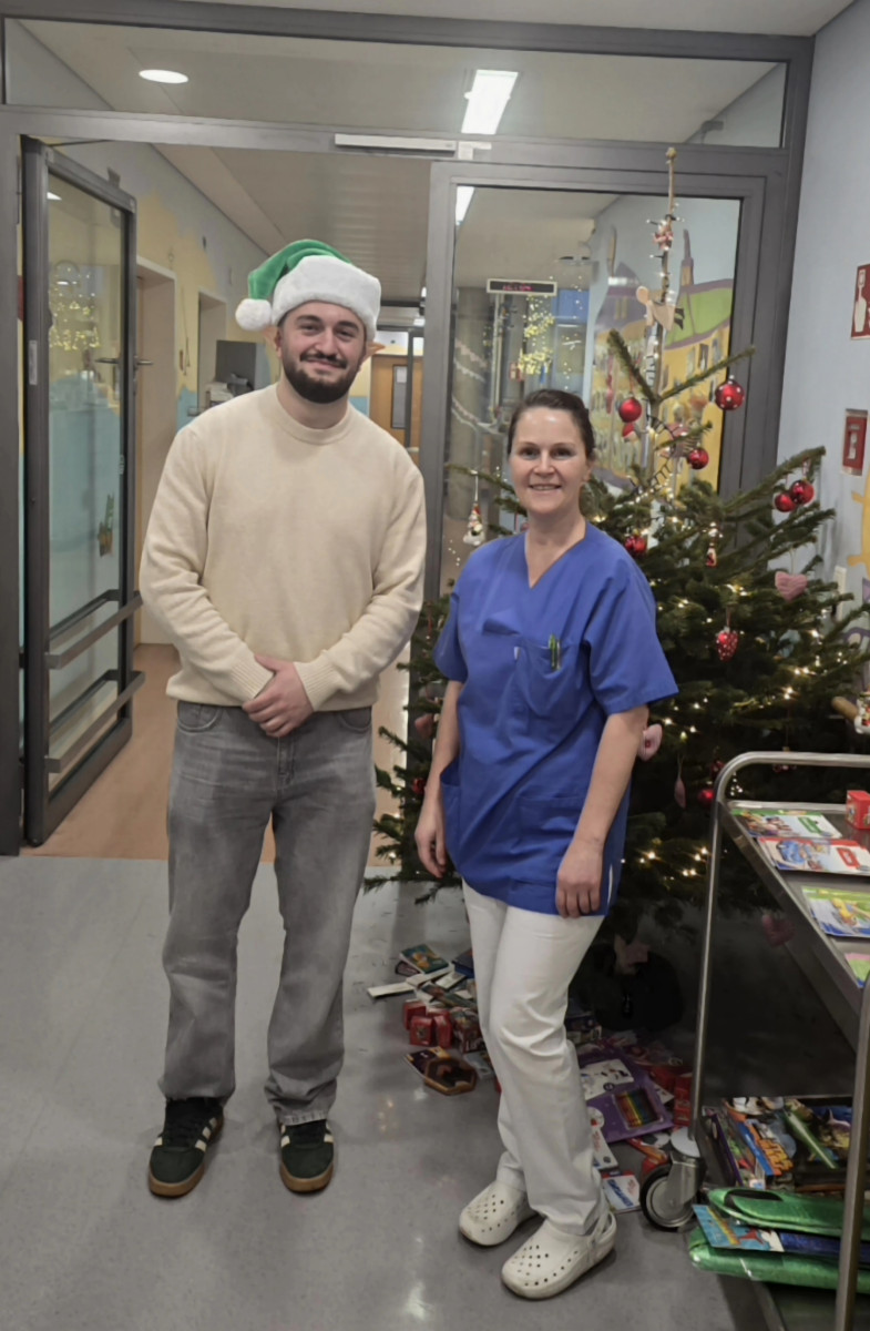 Silvia Schabacker mit Weihnachtswichtel Herr Wischke
