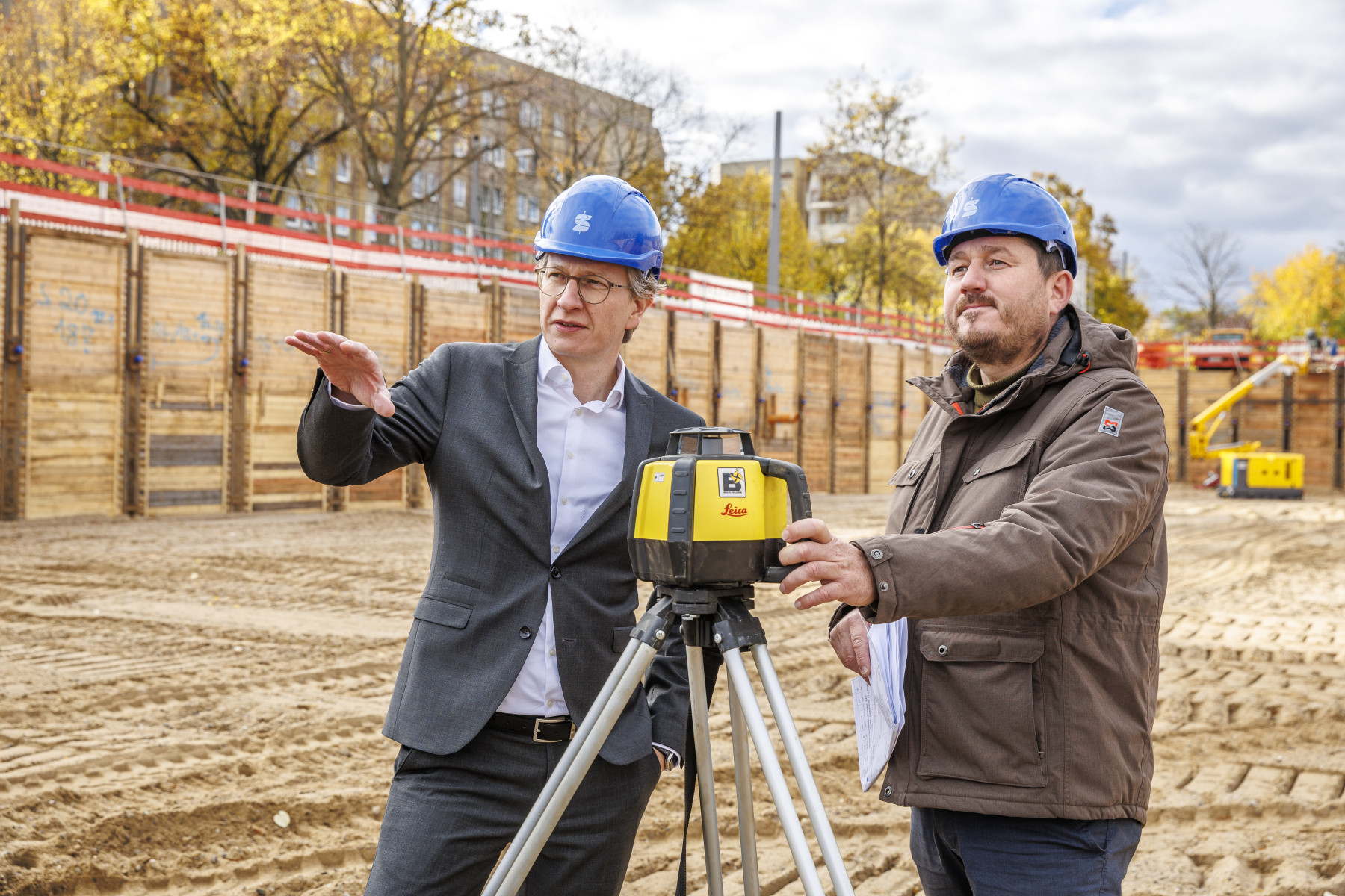 01 Baustelle Herzzentrum &Uuml;bergabe Baugrube