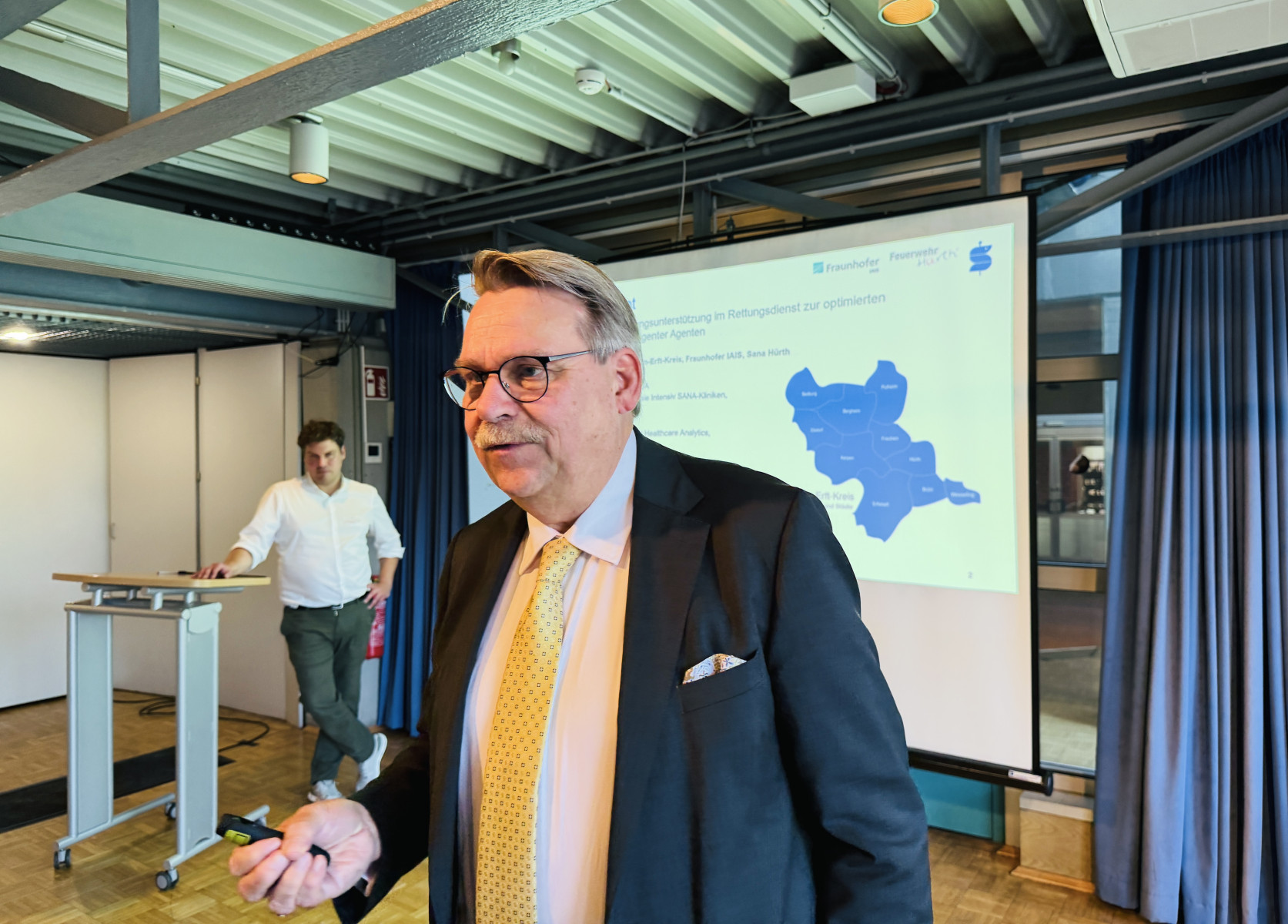 5. Hürther Wirtschaftstag 2026: Professor Dr. Gisbert Knichwitz (vorn) und Dr.  Alexander Opitz