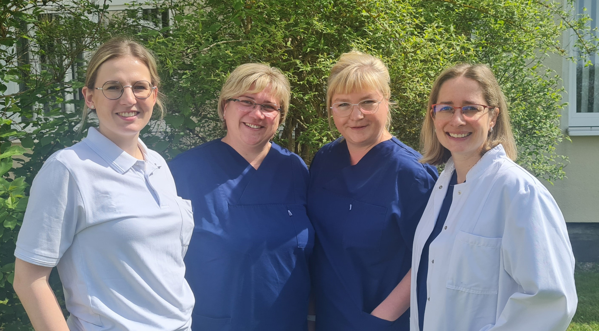 Team Anja Werner mit Weiterbildungsassistentin Dr. J. Petersen (l.)