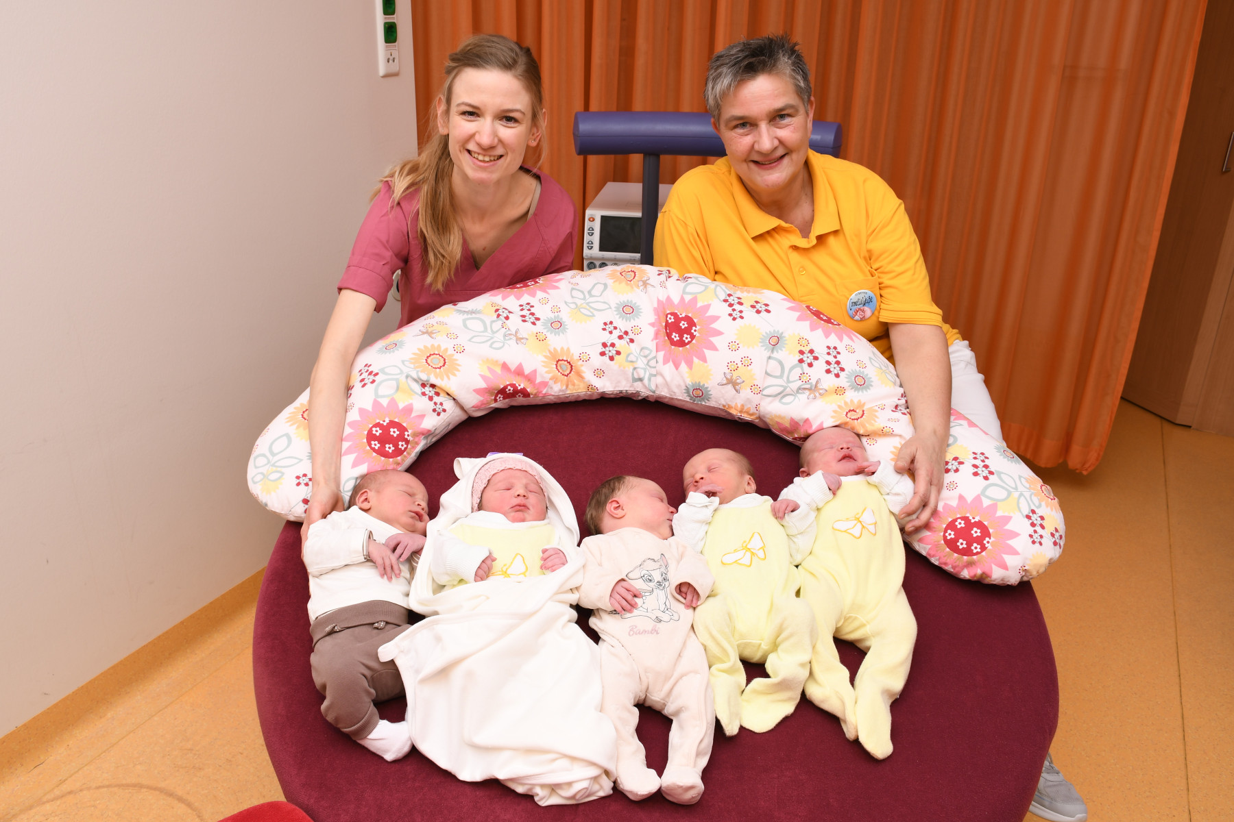F&uuml;nf Babys in 12 Stunden geboren