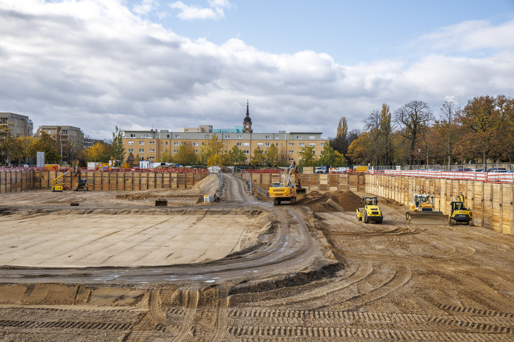 03 Baustelle Herzzentrum &Uuml;bergabe Baugrube
