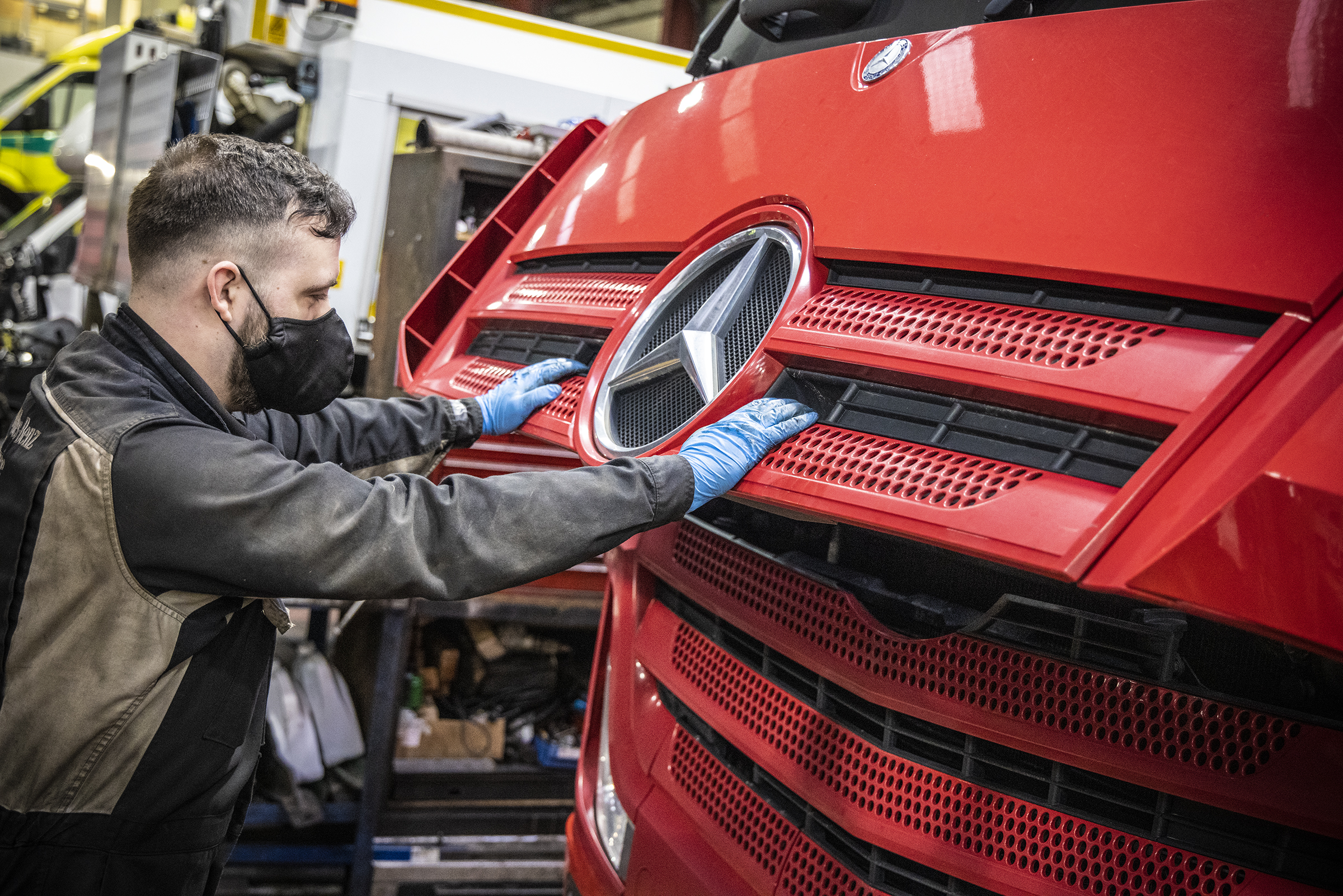 Mercedes-Benz Trucks continues to deliver customer service in the face ...