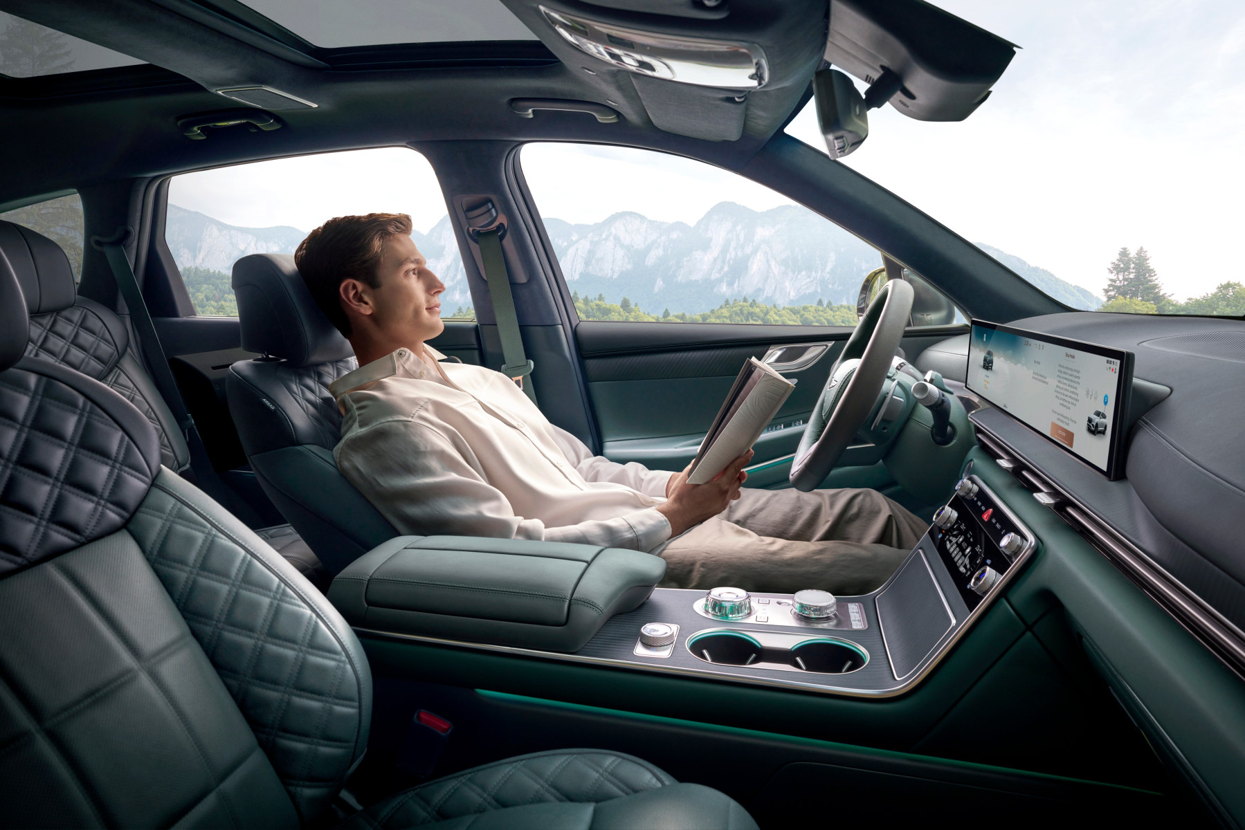 Салон Genesis GV80 Hybrid, передний ряд