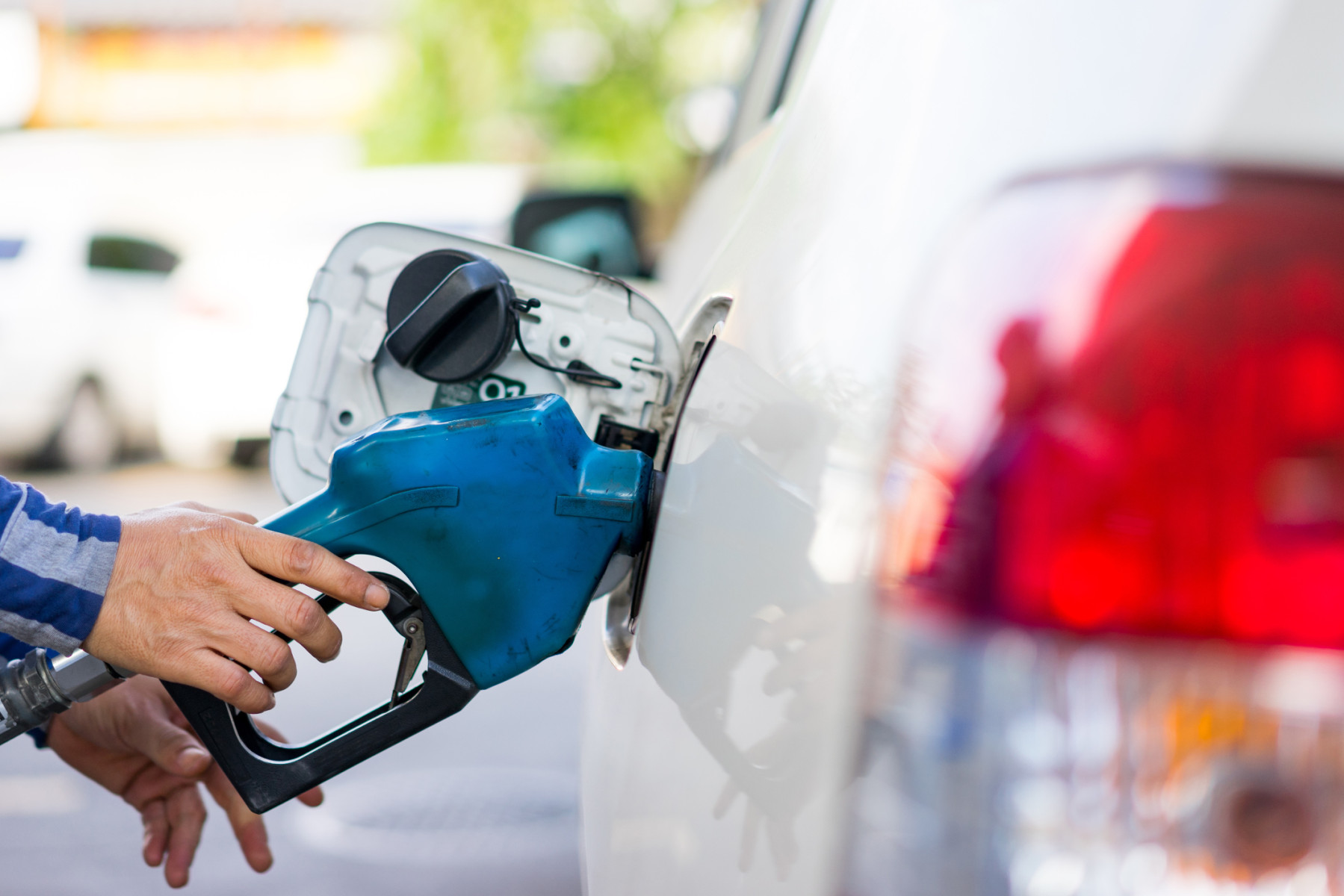 Gas Prices Decline After A Big Drop In Oil Prices