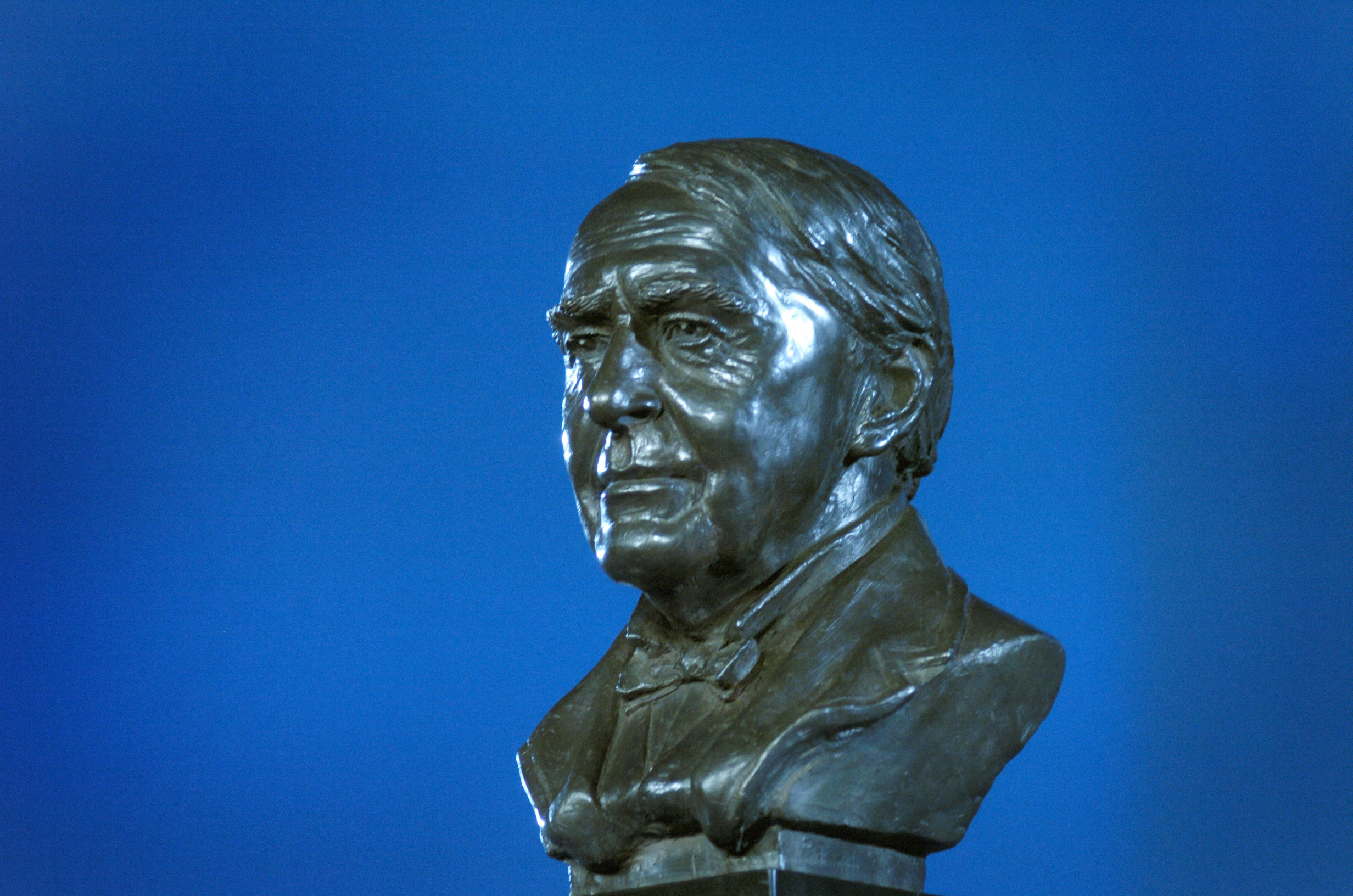Edison Bust Good Photo (2)