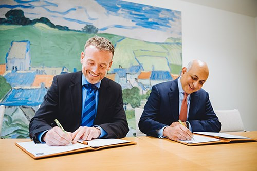 Karl Guha and Axel Ruger sign partnership Van Lanschot Kempen and Van Gogh Museum 2019