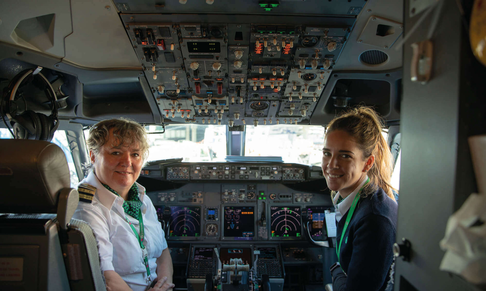 PILOT パイロット　zoom 919bw The Netherlands' longest flying female captain is saying goodbye