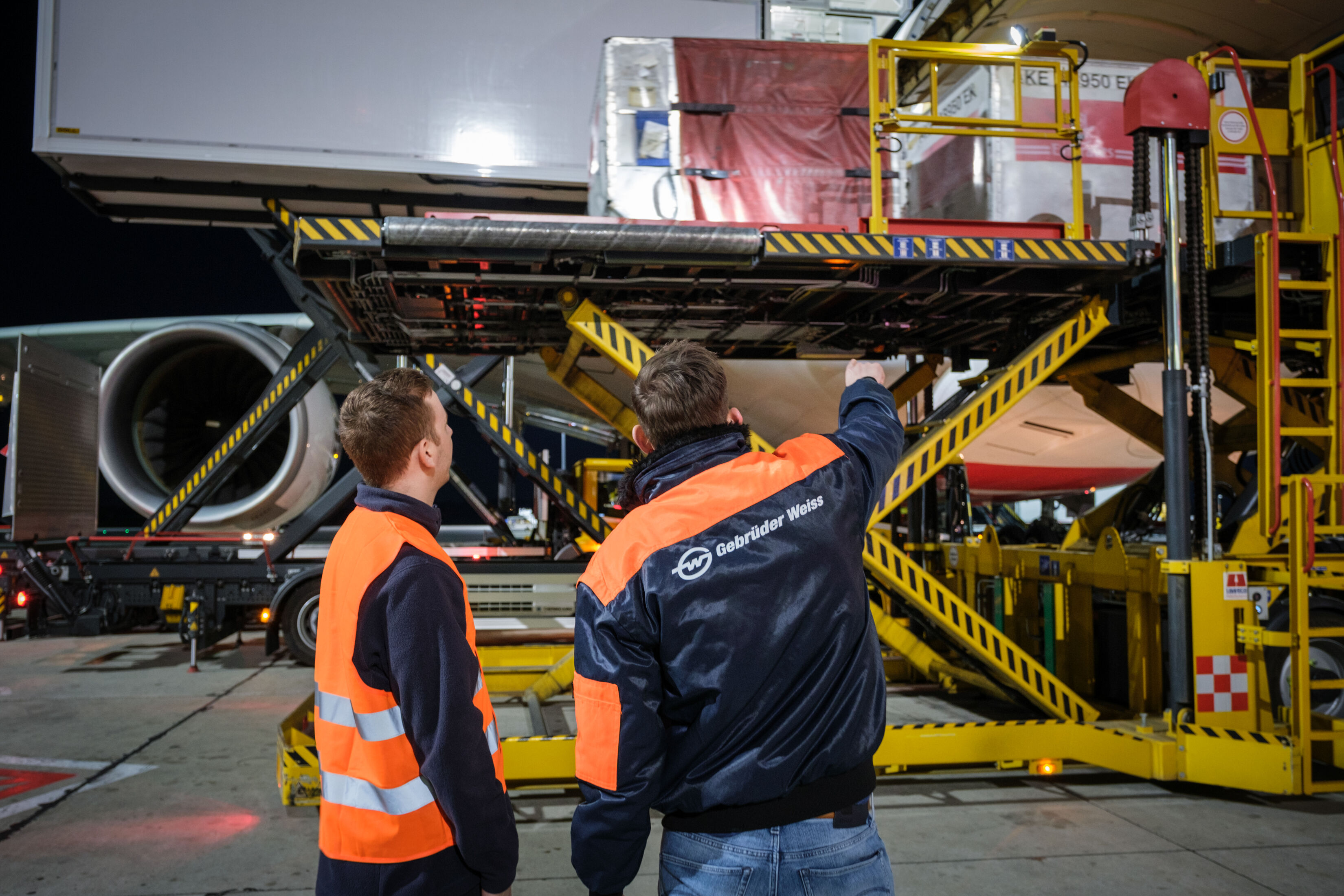 Logistics professionals coordinate air cargo loading, highlighting the role of communication and operational expertise in reliable air freight.