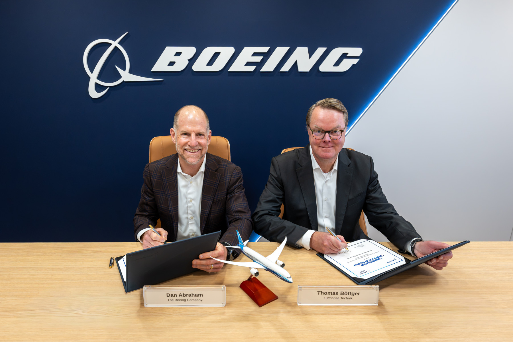 2026_MRO-Europe_Signing_Lufthansa-Technik-Boeing_High-res-2