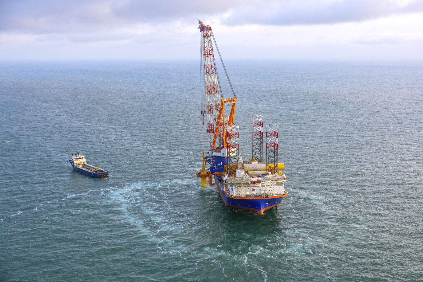 van-oord-installs-first-monopile-at-ecowende-offshore-wind-farm