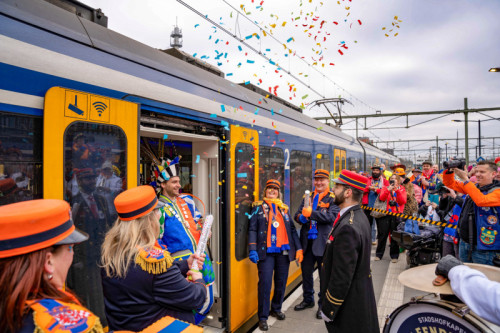 Carnaval bij NS: je wordt vrolijk als je het ziet, maar hygiënisch is het niet