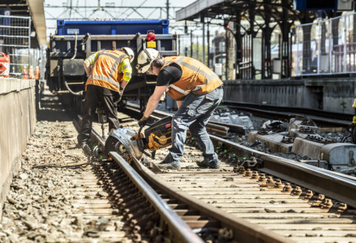 Geen treinen rond Bijlmer ArenA door spoedreparatie