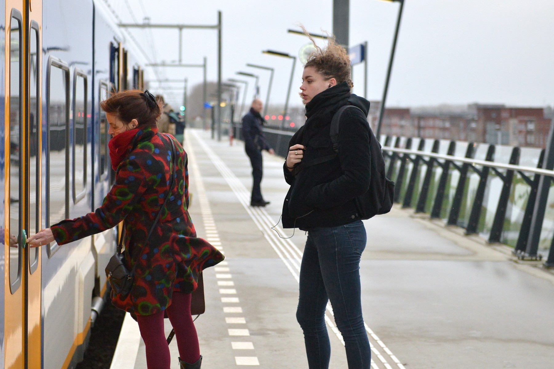 Storm in Nederland: dienstregeling aangepast in Zeeland