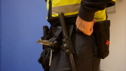 Eerste NS-boa’s krijgen training wapenstok