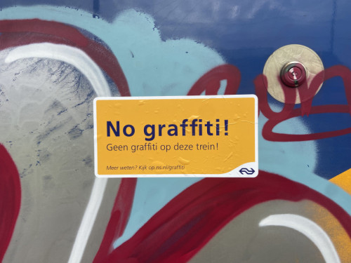 NS zet stickers en drones in tegen graffiti op treinen