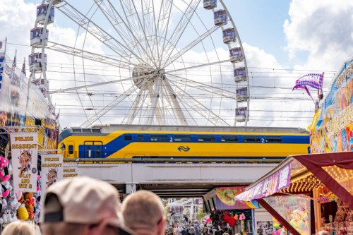 Langere treinen naar de Tilburgse Kermis, extra treinen op Roze Maandag