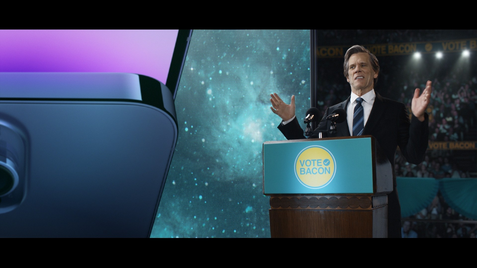 KEVIN BACON RALLIES THE NATION TO DREAM BIG WITH THE IPHONE 14 ON EE