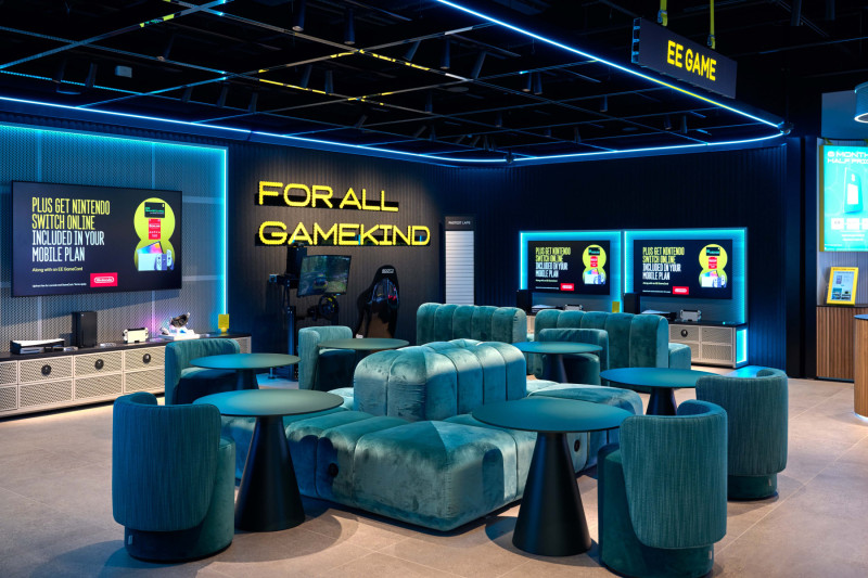 MICHAEL DAPAAH TO OPEN EE’S NEW EXPERIENCE STORE IN WESTFIELD STRATFORD ...