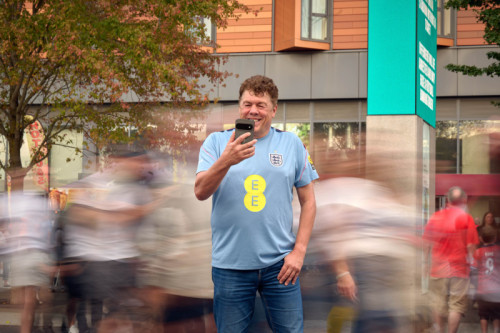 MAXX OF THE DAY: EE LAUNCHES ‘MATCH-MAXXING’ POWERED BY FAST LANE, WITH SUPERFAN ANDY MILNE REVEALING THE ULTIMATE GUIDE TO PERFECTING EVERY MATCHDAY