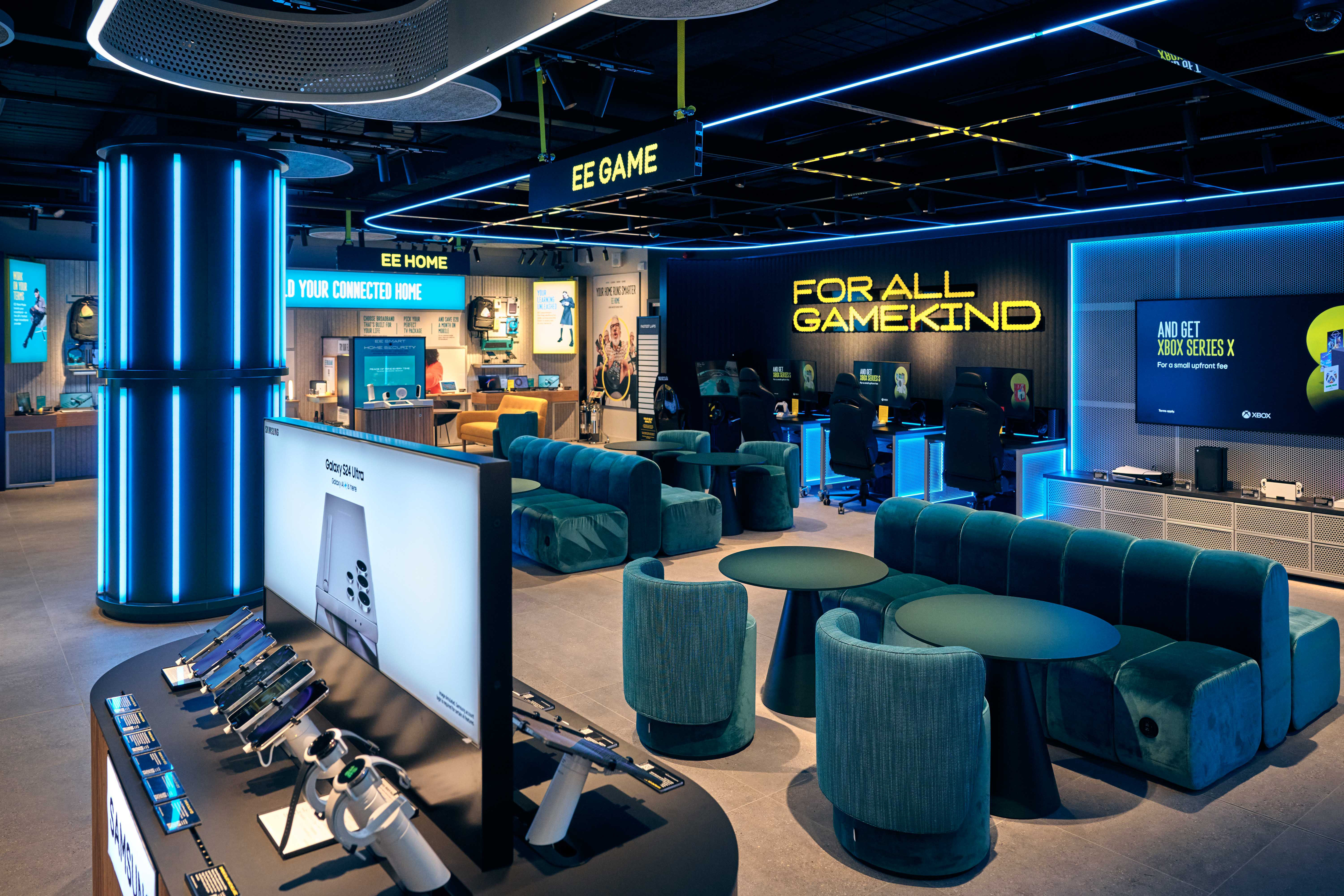 EE OPENS NEW BRISTOL EXPERIENCE STORE IN CABOT CIRCUS WITH EX-ENGLAND ...