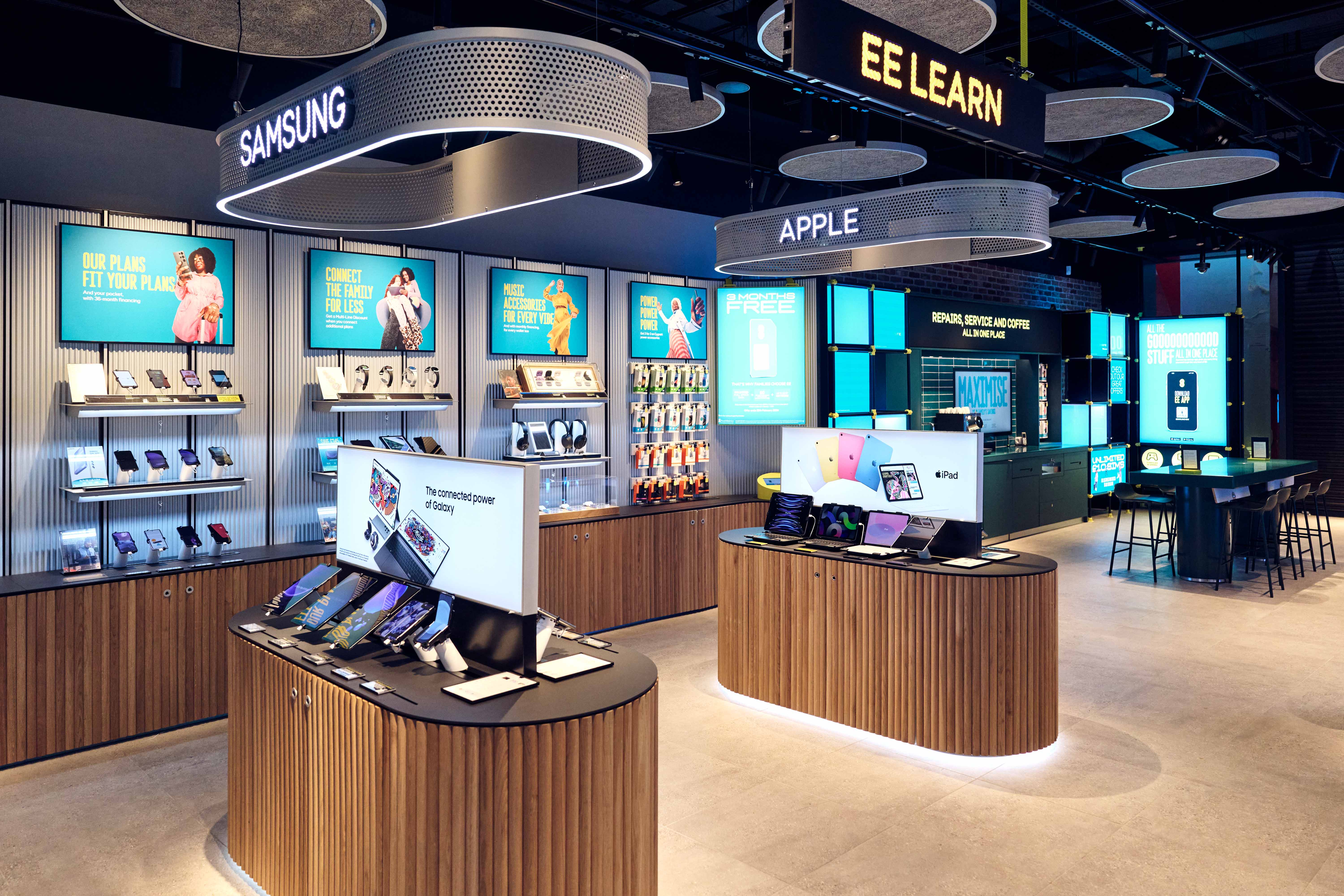 EE OPENS NEW GATESHEAD EXPERIENCE STORE IN THE METROCENTRE WITH FORMER ...