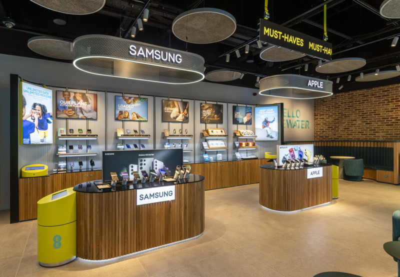 EE LAUNCHES NEW EXPERIENCE STORE IN BLUEWATER SHOPPING CENTRE