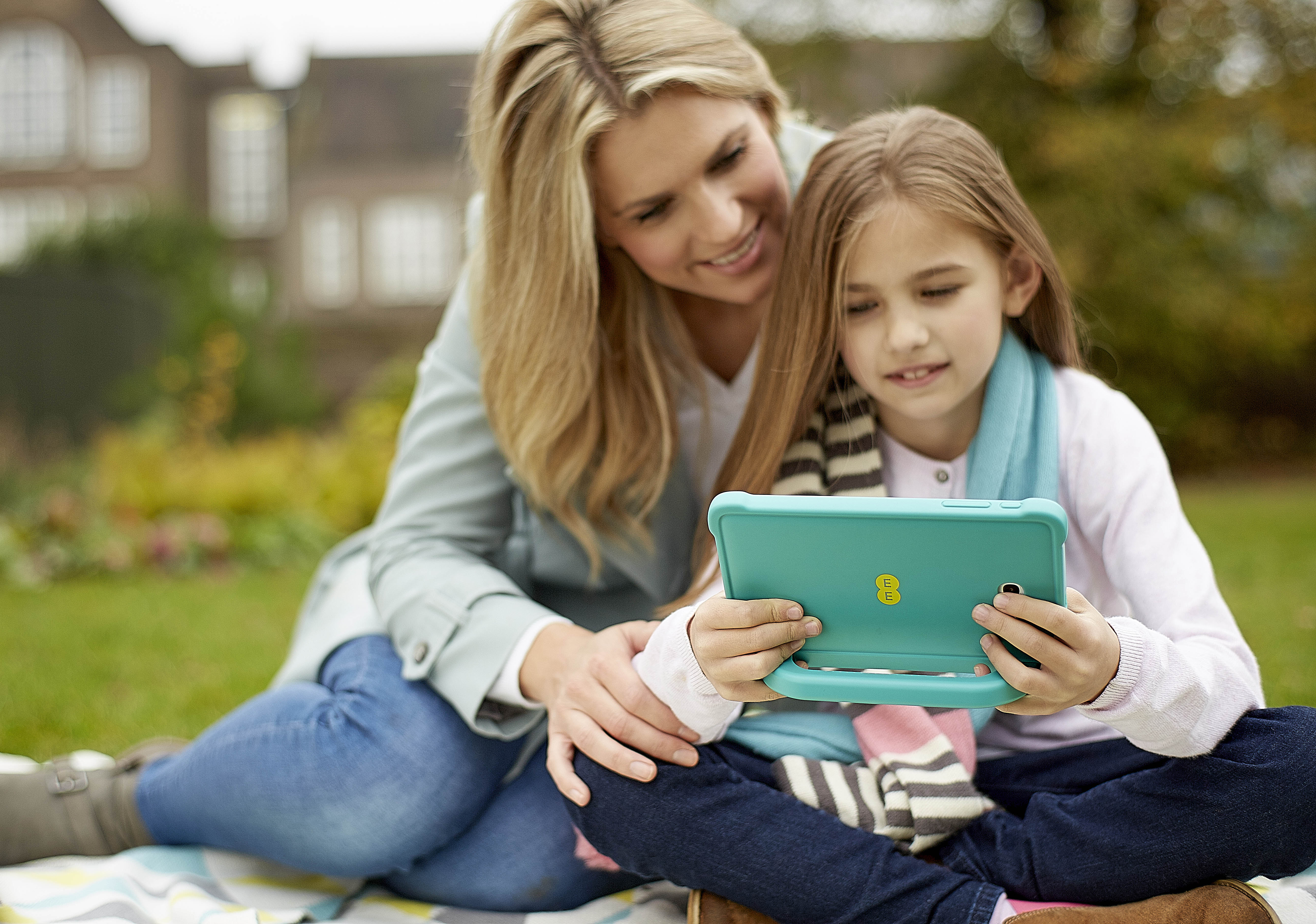 EE launches new and improved 'Robin', the next generation 4G kids ...