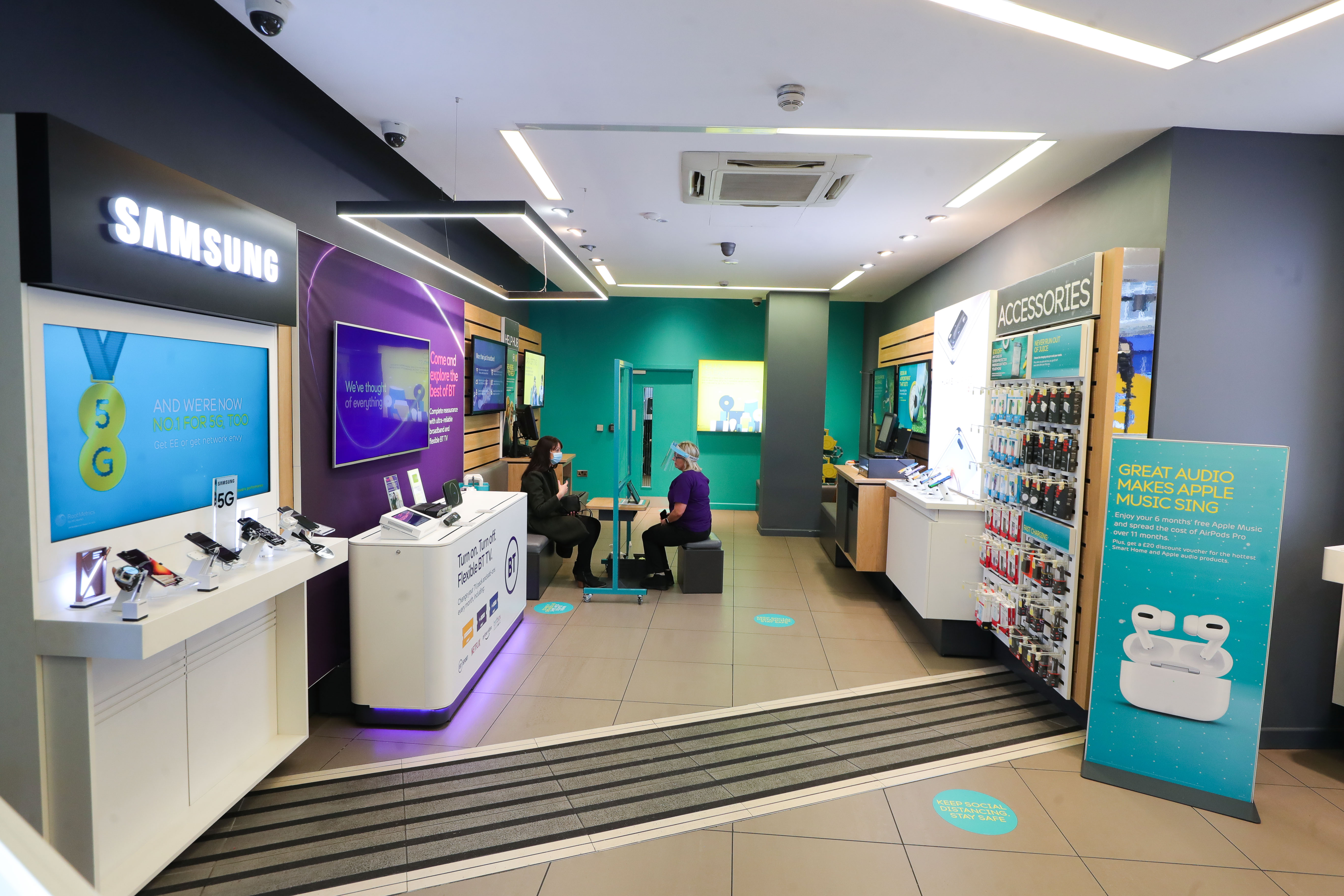 EE launches same day instore repairs as over half of consumers say